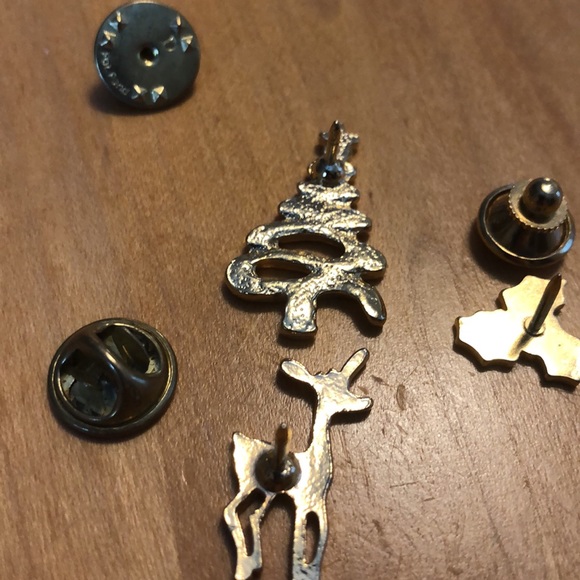 Bundle of Gold Colored Christmas Pins : Holly, Reindeer & Tree - Picture 13 of 15